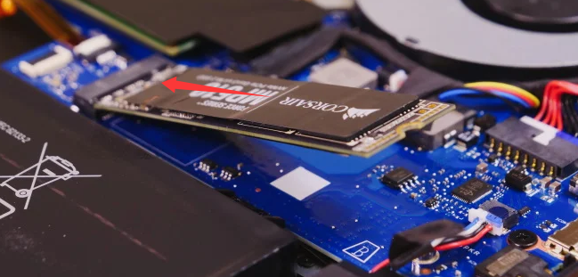 Insérer un nouveau SSD